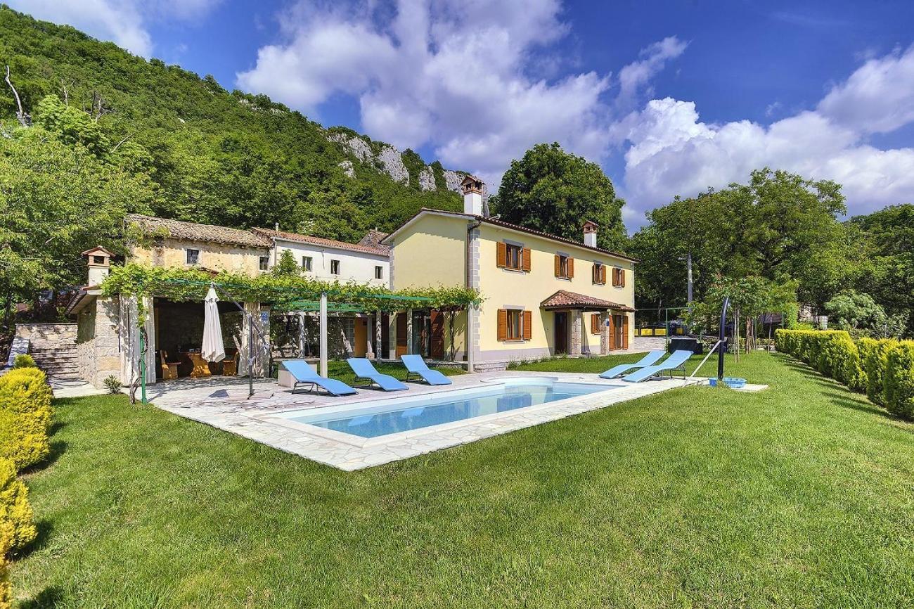 Villa Bella Lupoglav  Экстерьер фото